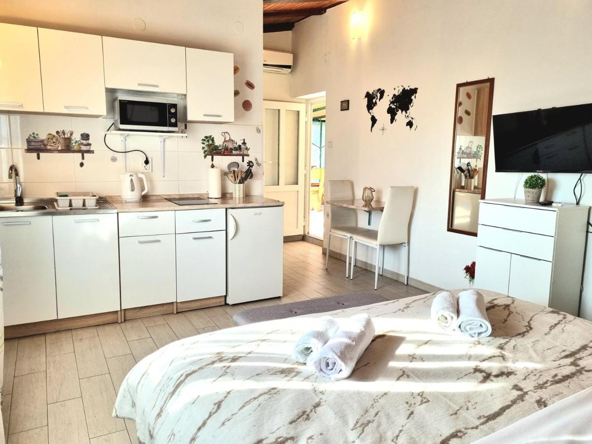 Studio Apartment Lino Skrbčići Eksteriør billede